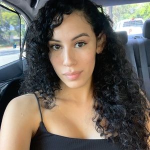 Meet your Posher, Lariza